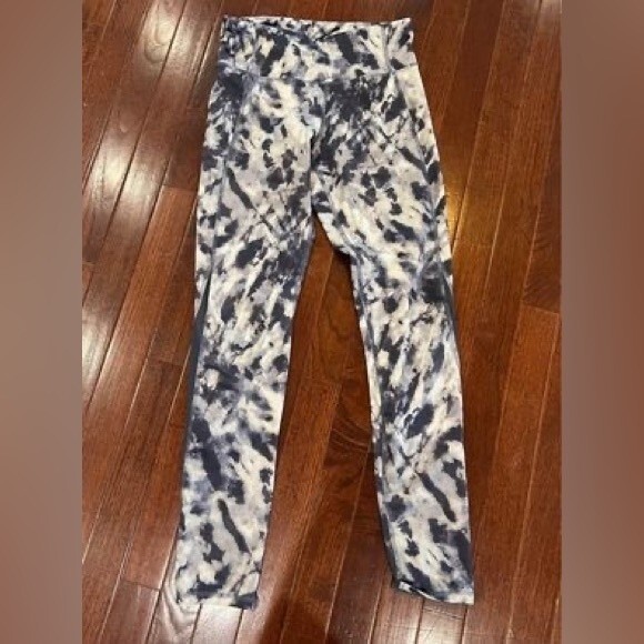 Old Navy active gray and white tie dye leggings size small NWOT - Picture 3 of 3